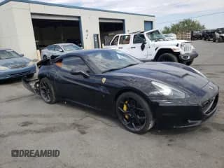 ✅ 2010 Ferrari California • VIN: ZFF65LJA4A0168991 • Lot: 66459973. Wystawiony na Copart z przebiegiem 45 378 mil. Bezpłatny archiwum sprzedaży aukcyjnych z USA i szczegółowy raport historii pojazdu na DreamBid. Zdjęcie 4.
