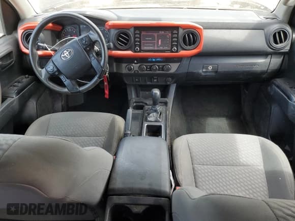 ✅ 2022 Toyota Tacoma SR • VIN: 3TMCZ5ANXNM481986 • Lot: 68493635. Wystawiony na Copart z przebiegiem 79 542 mil. Bezpłatny archiwum sprzedaży aukcyjnych z USA i szczegółowy raport historii pojazdu na DreamBid. Zdjęcie 8.