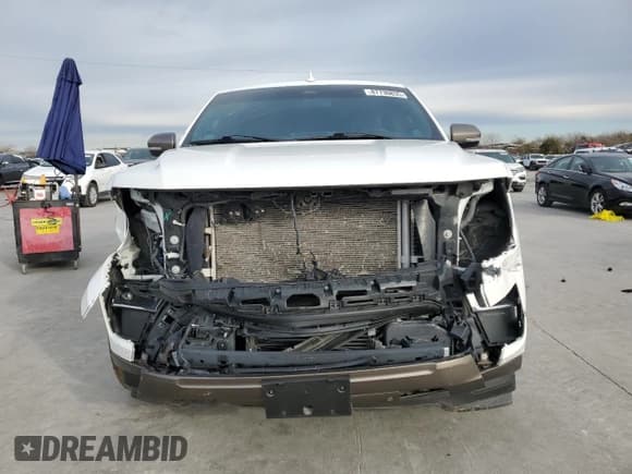 ✅ 2022 Ford Expedition Max King Ranch • VIN: 1FMJK1PT6NEA11370 • Lot: 87730835. Wystawiony na Copart z przebiegiem 39 975 mil. Bezpłatny archiwum sprzedaży aukcyjnych z USA i szczegółowy raport historii pojazdu na DreamBid. Zdjęcie 5.