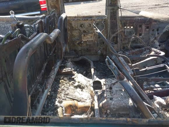 2006 Dodge 3500 SLT z VIN 3D7LX38C66G122008, wystawiony jako IAAI lot #42109289 z przebiegiem Nie podano mil oraz . Historia ofert i sprzedaży dostępna na DreamBid. Obrazek 8.