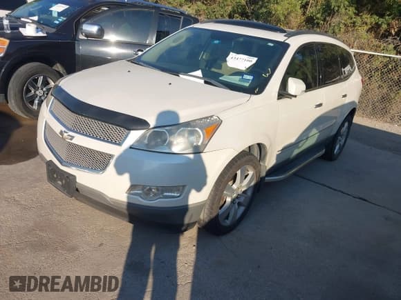 ✅ 2011 Chevrolet Traverse LTZ • VIN: 1GNKVLED7BJ289311 • Lot: 43477100. Wystawiony na IAAI z przebiegiem 223 066 mil. Bezpłatny archiwum sprzedaży aukcyjnych z USA i szczegółowy raport historii pojazdu na DreamBid. Zdjęcie 2.