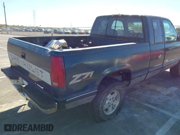 ✅ 1995 Chevrolet Silverado 1500 • VIN: 1GCEK19K5SE227152 • Lot: 43602300. Wystawiony na IAAI z przebiegiem 260 056 mil. Bezpłatny archiwum sprzedaży aukcyjnych z USA i szczegółowy raport historii pojazdu na DreamBid. Zdjęcie 4.