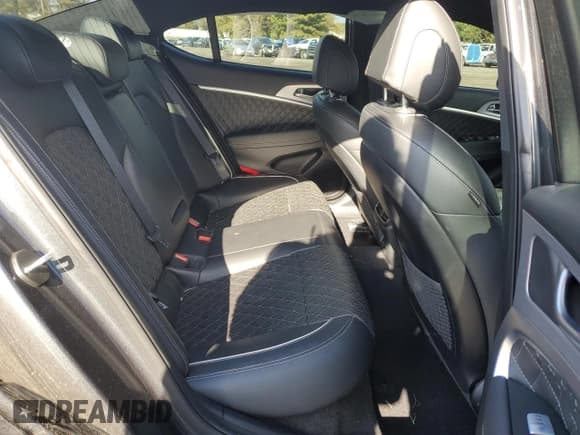 ✅ 2021 Genesis G70 3.3T • VIN: KMTG34LE8MU074545 • Lot: 87378855. Wystawiony na Copart z przebiegiem 22 315 mil. Bezpłatny archiwum sprzedaży aukcyjnych z USA i szczegółowy raport historii pojazdu na DreamBid. Zdjęcie 10.