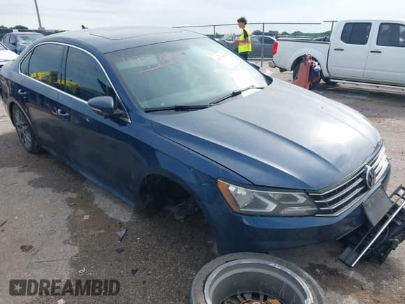 ✅ 2018 Volkswagen Passat SE • VIN: 1VWBA7A36JC040183 • Lot: 42338088. Wystawiony na IAAI z przebiegiem 86 591 mil. Bezpłatny archiwum sprzedaży aukcyjnych z USA i szczegółowy raport historii pojazdu na DreamBid. Zdjęcie 1.