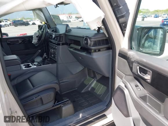 ✅ 2024 Ineos Grenadier • VIN: SC6GM1CA3RF014290 • Lot: 42597332. Listed on IAAI with 11,569 mi. Free auction sales archive from the USA and detailed vehicle history report at DreamBid. Image 5.