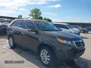 ✅ 2011 Kia Sorento EX • VIN: 5XYKU3A15BG128303 • Lot: 43297002. Wystawiony na IAAI z przebiegiem Nie podano. Bezpłatny archiwum sprzedaży aukcyjnych z USA i szczegółowy raport historii pojazdu na DreamBid. Zdjęcie 1.