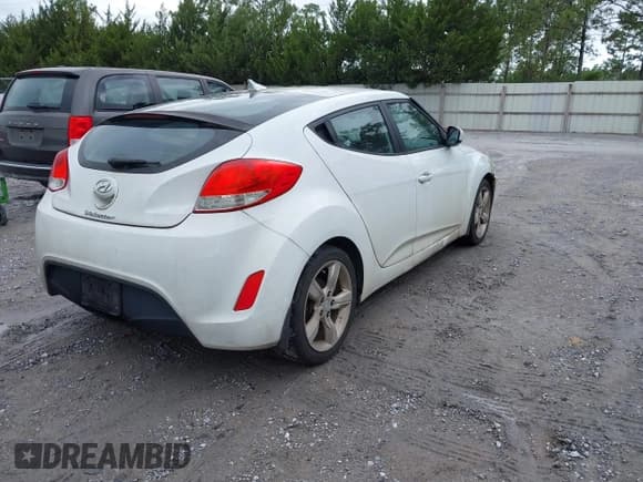 ✅ 2013 Hyundai Veloster w/Black Int • VIN: KMHTC6AD9DU155259 • Lot: 42361365. Listed on IAAI with 261,896 mi. Free auction sales archive from the USA and detailed vehicle history report at DreamBid. Image 4.
