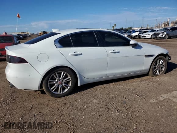 ✅ 2018 Jaguar XE 25t Premium • VIN: SAJAD4FX7JCP20093 • Лот: 80753225. Опубликован ранее на Copart с пробегом 77 367 миль. Бесплатный доступ к архиву аукционных продаж из США и подробный отчёт об истории автомобиля на DreamBid. Изображение 3.