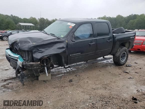 ✅ 2011 Chevrolet Silverado 1500 LT • VIN: 3GCPKSEA7BG156007 • Lot: 71708574. Listed on Copart with 156,902 mi. Free auction sales archive from the USA and detailed vehicle history report at DreamBid. Image 1.