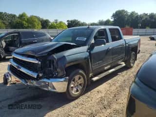 2018 Chevrolet Silverado 1500 LT z VIN 3GCPCREC4JG251677, wystawiony jako Copart lot #69609065 z przebiegiem 90 460 mil mil oraz Szkoda całkowita • Salvage title. Historia ofert i sprzedaży dostępna na DreamBid. Obrazek 1.