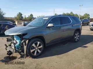 ✅ 2022 Chevrolet Traverse LT • VIN: 1GNERHKW2NJ136036 • Lot: 80442995. Wystawiony na Copart z przebiegiem 44 829 mil. Bezpłatny archiwum sprzedaży aukcyjnych z USA i szczegółowy raport historii pojazdu na DreamBid. Zdjęcie 1.