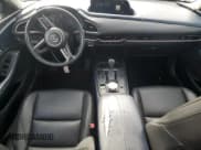 ✅ 2021 Mazda CX-30 Select • VIN: 3MVDMBBL3MM222011 • Lot: 80759035. Wystawiony na Copart z przebiegiem 72 105 mil. Bezpłatny archiwum sprzedaży aukcyjnych z USA i szczegółowy raport historii pojazdu na DreamBid. Zdjęcie 8.
