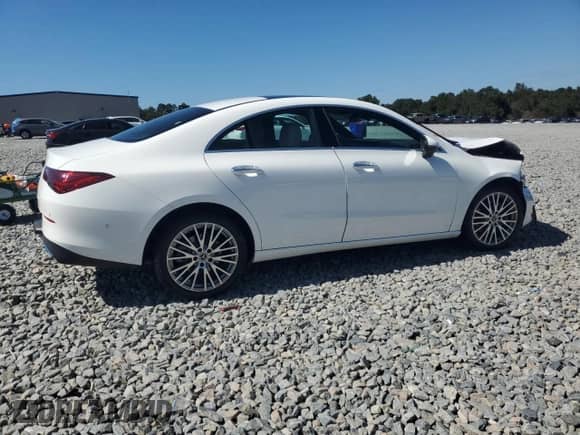 2025 Mercedes-Benz CLA 250 с VIN W1K5J4GB6SN498959, выставлен на аукционе Copart как лот 84862085 с пробегом 27 942 миль миль и Списание • Salvage title. История ставок и продаж доступна на DreamBid. Изображение 3.