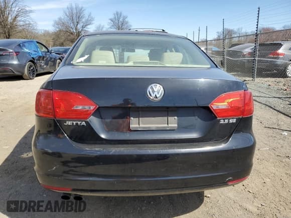 ✅ 2011 Volkswagen Jetta SE • VIN: 3VWDX7AJ0BM349184 • Lot: 49709535. Listed on Copart with 231,832 mi. Free auction sales archive from the USA and detailed vehicle history report at DreamBid. Image 6.