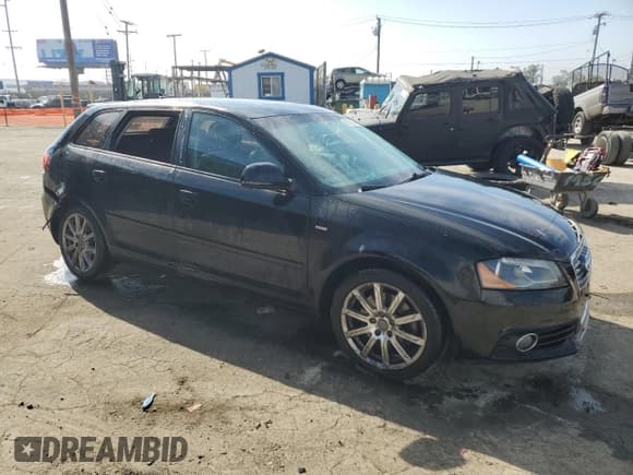 ✅ 2010 Audi A3 Premium Plus • VIN: WAUKEAFM6AA133378 • Lot: 75885044. Wystawiony na Copart z przebiegiem 165 077 mil. Bezpłatny archiwum sprzedaży aukcyjnych z USA i szczegółowy raport historii pojazdu na DreamBid. Zdjęcie 4.