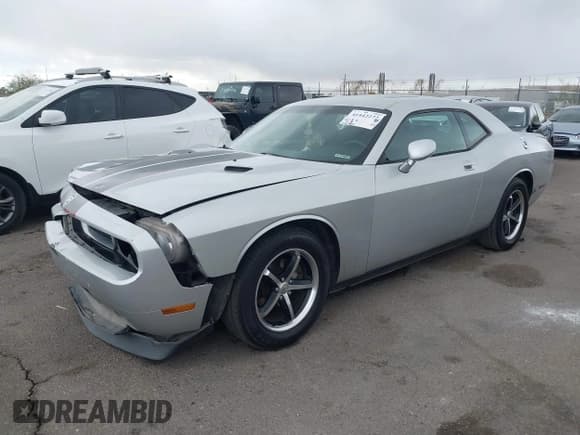 ✅ 2010 Dodge Challenger SE • VIN: 2B3CJ4DV3AH157673 • Lot: 41442272. Wystawiony na IAAI z przebiegiem 166 765 mil. Bezpłatny archiwum sprzedaży aukcyjnych z USA i szczegółowy raport historii pojazdu na DreamBid. Zdjęcie 18.