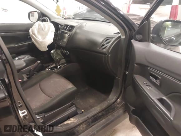 ✅ 2018 Mitsubishi Outlander ES • VIN: JA4AR3AUXJZ022317 • Lot: 43801759. Listed on IAAI with 94,704 mi. Free auction sales archive from the USA and detailed vehicle history report at DreamBid. Image 5.