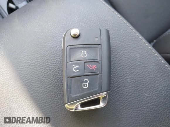 ✅ 2020 Volkswagen Golf TSI • VIN: 3VWG57AU8LM001597 • Lot: 43372902. Wystawiony na IAAI z przebiegiem 26 817 mil. Bezpłatny archiwum sprzedaży aukcyjnych z USA i szczegółowy raport historii pojazdu na DreamBid. Zdjęcie 11.