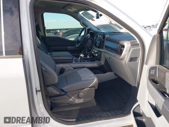 ✅ 2023 Ford F-150 Lightning Pro • VIN: 1FTVW1EL4PWG59817 • Лот: 41243052. Опубликован ранее на IAAI с пробегом 9 859 миль. Бесплатный доступ к архиву аукционных продаж из США и подробный отчёт об истории автомобиля на DreamBid. Изображение 5.