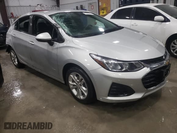 ✅ 2019 Chevrolet Cruze LS • VIN: 1G1BC5SM4K7130525 • Lot: 72665842. Listed on Copart with 56,527 mi. Free auction sales archive from the USA and detailed vehicle history report at DreamBid. Image 4.