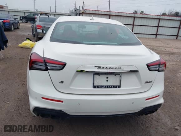 ✅ 2021 Maserati Ghibli S GranSport • VIN: ZAM57YSSXM1362055 • Lot: 41380671. Wystawiony na IAAI z przebiegiem 38 113 mil. Bezpłatny archiwum sprzedaży aukcyjnych z USA i szczegółowy raport historii pojazdu na DreamBid. Zdjęcie 16.