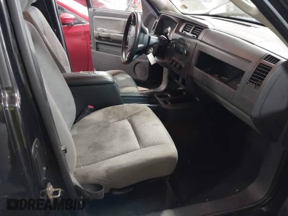 2008 Dodge Dakota SXT с VIN 1D7HE32K18S504177, выставлен на аукционе IAAI как лот 42529941 с пробегом 172 690 миль миль и . История ставок и продаж доступна на DreamBid. Изображение 5.