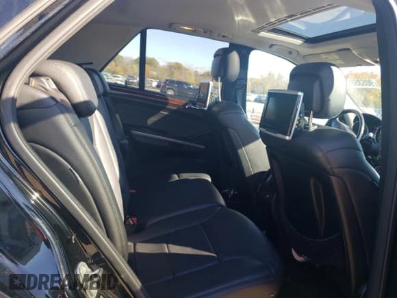 ✅ 2010 Mercedes-Benz M 350 • VIN: 4JGBB8GB4AA601962 • Lot: 90535055. Listed on Copart with 149,120 mi. Free auction sales archive from the USA and detailed vehicle history report at DreamBid. Image 10.