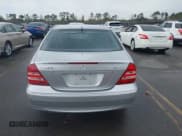 ✅ 2005 Mercedes-Benz C 240 • VIN: WDBRF81J45F690480 • Lot: 41780633. Wystawiony na IAAI z przebiegiem 150 147 mil. Bezpłatny archiwum sprzedaży aukcyjnych z USA i szczegółowy raport historii pojazdu na DreamBid. Zdjęcie 16.