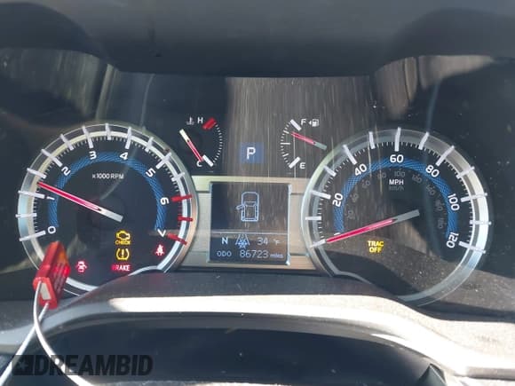 ✅ 2018 Toyota 4Runner SR5 • VIN: JTEBU5JR2J5493686 • Lot: 43621613. Wystawiony na IAAI z przebiegiem 86 723 mil. Bezpłatny archiwum sprzedaży aukcyjnych z USA i szczegółowy raport historii pojazdu na DreamBid. Zdjęcie 7.