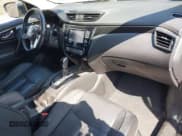 ✅ 2017 Nissan Rogue SV • VIN: JN1BJ1CR8HW116421 • Lot: 41754789. Wystawiony na IAAI z przebiegiem 111 293 mil. Bezpłatny archiwum sprzedaży aukcyjnych z USA i szczegółowy raport historii pojazdu na DreamBid. Zdjęcie 5.