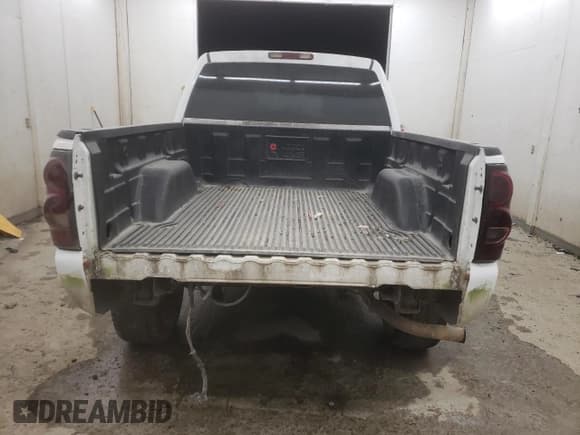 ✅ 2005 Chevrolet Silverado 1500 Z71 • VIN: 2GCEK13T651134857 • Лот: 82907694. Опубликован ранее на Copart с пробегом 176 023 миль. Бесплатный доступ к архиву аукционных продаж из США и подробный отчёт об истории автомобиля на DreamBid. Изображение 6.