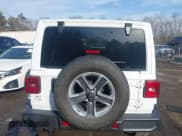 ✅ 2021 Jeep Wrangler Unlimited Sahara • VIN: 1C4HJXEG9MW532302 • Lot: 41646755. Wystawiony na IAAI z przebiegiem 32 893 mil. Bezpłatny archiwum sprzedaży aukcyjnych z USA i szczegółowy raport historii pojazdu na DreamBid. Zdjęcie 17.