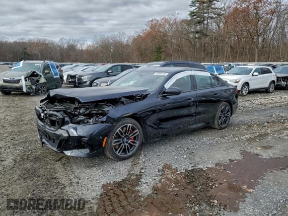 ✅ 2024 BMW 5 Series 540i xDrive • VIN: WBA63FJ01RCR16889 • Лот: 92589135. Опубликован ранее на Copart с пробегом 28 346 миль. Бесплатный доступ к архиву аукционных продаж из США и подробный отчёт об истории автомобиля на DreamBid. Изображение 1.