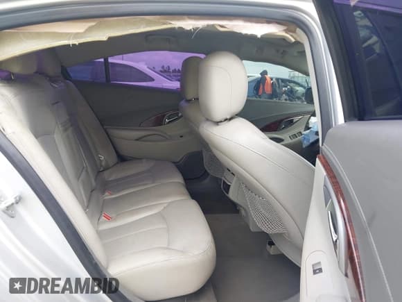 ✅ 2012 Buick LaCrosse Premium 1 • VIN: 1G4GD5ER6CF303563 • Lot: 42666981. Wystawiony na IAAI z przebiegiem Nie podano. Bezpłatny archiwum sprzedaży aukcyjnych z USA i szczegółowy raport historii pojazdu na DreamBid. Zdjęcie 8.