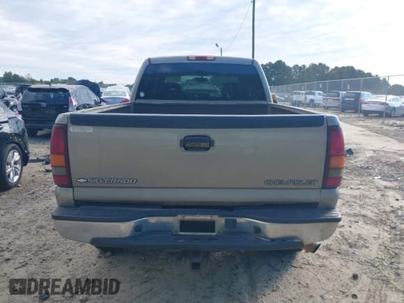 ✅ 2002 Chevrolet Silverado 2500HD LT • VIN: 1GCHK23U52F235890 • Lot: 43040627. Listed on IAAI with 361,130 mi. Free auction sales archive from the USA and detailed vehicle history report at DreamBid. Image 16.