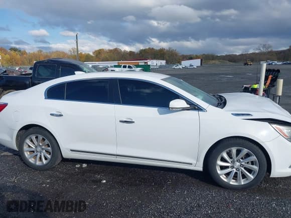 ✅ 2016 Buick LaCrosse Leather • VIN: 1G4GB5G37GF102565 • Lot: 43583002. Listed on IAAI with 112,050 mi. Free auction sales archive from the USA and detailed vehicle history report at DreamBid. Image 13.