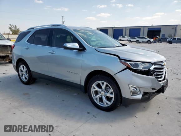 ✅ 2020 Chevrolet Equinox Premier • VIN: 2GNAXNEV4L6163187 • Lot: 81802995. Wystawiony na Copart z przebiegiem 57 892 mil. Bezpłatny archiwum sprzedaży aukcyjnych z USA i szczegółowy raport historii pojazdu na DreamBid. Zdjęcie 4.
