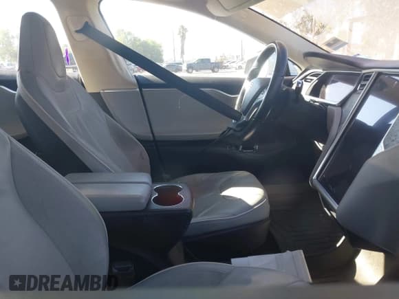 ✅ 2013 Tesla Model S Performance • VIN: 5YJSA1DP6DFP20977 • Lot: 43634841. Wystawiony na IAAI z przebiegiem Nie podano. Bezpłatny archiwum sprzedaży aukcyjnych z USA i szczegółowy raport historii pojazdu na DreamBid. Zdjęcie 5.