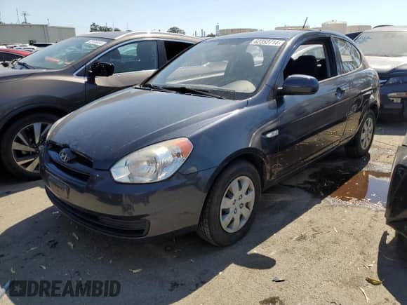 2010 Hyundai Accent GS z VIN KMHCM3AC2AU163024, wystawiony jako Copart lot #62352714 z przebiegiem 84 946 mil mil oraz Szkoda całkowita • Salvage title. Historia ofert i sprzedaży dostępna na DreamBid. Obrazek 1.