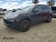 ✅ 2017 Porsche Cayenne • VIN: WP1AA2A25HKA84358 • Лот: 71681405. Опубликован ранее на Copart с пробегом 96 536 миль. Бесплатный доступ к архиву аукционных продаж из США и подробный отчёт об истории автомобиля на DreamBid. Изображение 1.