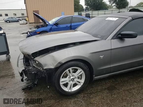 2014 Ford Mustang V6 с VIN 1ZVBP8EM5E5205674, выставлен на аукционе Copart как лот 82221475 с пробегом 85 170 миль миль и Списание • Salvage title. История ставок и продаж доступна на DreamBid. Изображение 13.