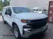 2019 Chevrolet Silverado 1500 Work Truck z VIN 1GCRYAEF7KZ324550, wystawiony jako IAAI lot #42689334 z przebiegiem 115 326 mil mil oraz . Historia ofert i sprzedaży dostępna na DreamBid. Obrazek 1.