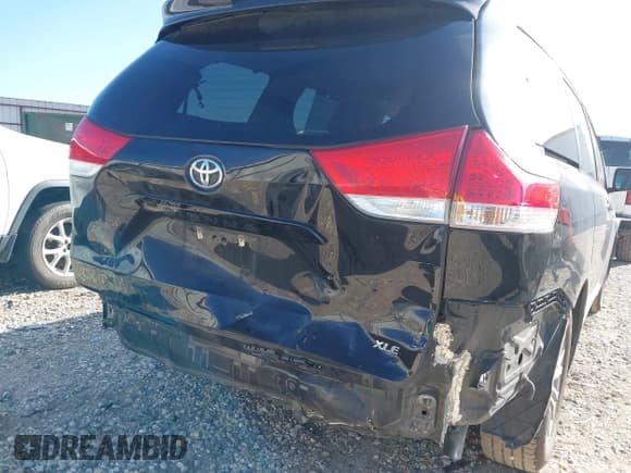 ✅ 2013 Toyota Sienna XLE AAS • VIN: 5TDYK3DC4DS390171 • Лот: 42766749. Опубликован ранее на IAAI с пробегом 111 645 миль. Бесплатный доступ к архиву аукционных продаж из США и подробный отчёт об истории автомобиля на DreamBid. Изображение 6.