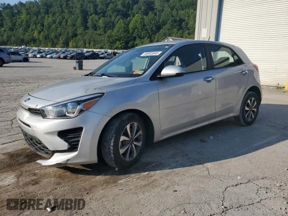 ✅ 2021 Kia Rio S • VIN: 3KPA25AD9ME407194 • Lot: 68083045. Wystawiony na Copart z przebiegiem 51 623 mil. Bezpłatny archiwum sprzedaży aukcyjnych z USA i szczegółowy raport historii pojazdu na DreamBid. Zdjęcie 1.