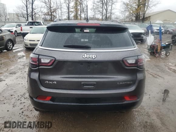 ✅ 2022 Jeep Compass (RED) Edition • VIN: 3C4NJDCB8NT188221 • Lot: 89811815. Wystawiony na Copart z przebiegiem 27 461 mil. Bezpłatny archiwum sprzedaży aukcyjnych z USA i szczegółowy raport historii pojazdu na DreamBid. Zdjęcie 6.