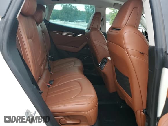 ✅ 2018 Maserati Levante S GranSport • VIN: ZN661YUS0JX272198 • Лот: 69862165. Опубликован ранее на Copart с пробегом Не указан. Бесплатный доступ к архиву аукционных продаж из США и подробный отчёт об истории автомобиля на DreamBid. Изображение 11.