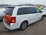 ✅ 2010 Chrysler Town & Country Limited • VIN: 2A4RR7DX8AR456813 • Lot: 42929731. Wystawiony na IAAI z przebiegiem 270 906 mil. Bezpłatny archiwum sprzedaży aukcyjnych z USA i szczegółowy raport historii pojazdu na DreamBid. Zdjęcie 4.