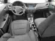 ✅ 2019 Hyundai Accent SE • VIN: 3KPC24A30KE047305 • Lot: 64162294. Wystawiony na Copart z przebiegiem 47 772 mil mil. Skorzystaj z bezpłatnego archiwum sprzedaży aukcyjnych z USA i zobacz szczegółowy raport historii pojazdu na DreamBid. Zdjęcie 8.