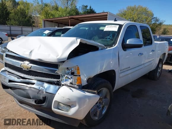 ✅ 2011 Chevrolet Silverado 1500 LT • VIN: 3GCPCSE02BG101100 • Lot: 43404906. Listed on IAAI with 112,018 mi. Free auction sales archive from the USA and detailed vehicle history report at DreamBid. Image 2.