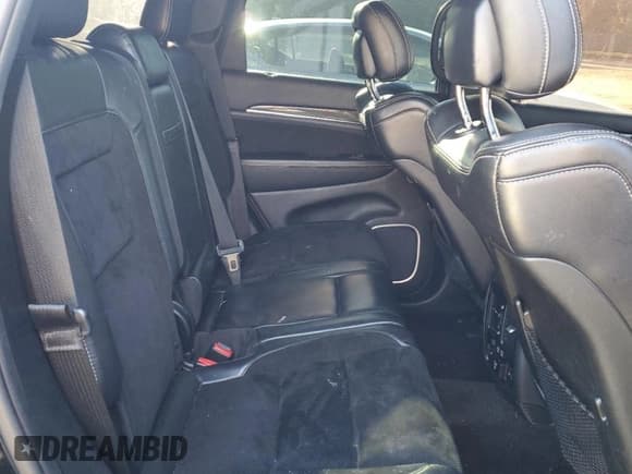 ✅ 2018 Jeep Grand Cherokee SRT • VIN: 1C4RJFDJ2JC256988 • Лот: 82332345. Опубликован ранее на Copart с пробегом 124 772 миль. Бесплатный доступ к архиву аукционных продаж из США и подробный отчёт об истории автомобиля на DreamBid. Изображение 11.